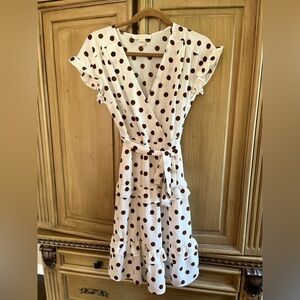 Women’s mid-length polkadot dress with tie belt